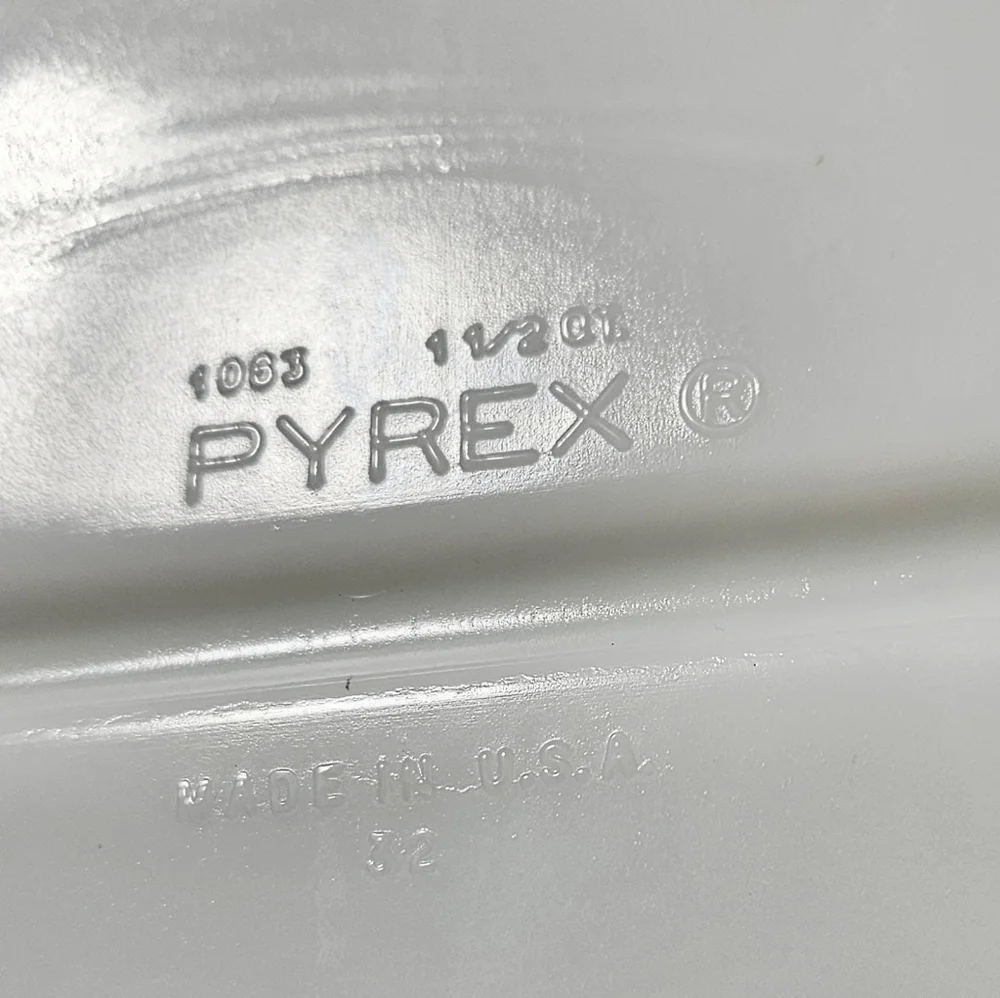 Vintage PYREX 1063 Divided Casserole 1 1/2 Qt. Oval Dish Stoneware USA White 13